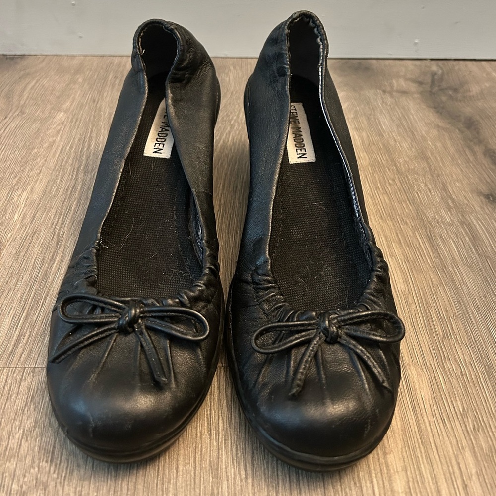 Steve Madden Black Leather wedges